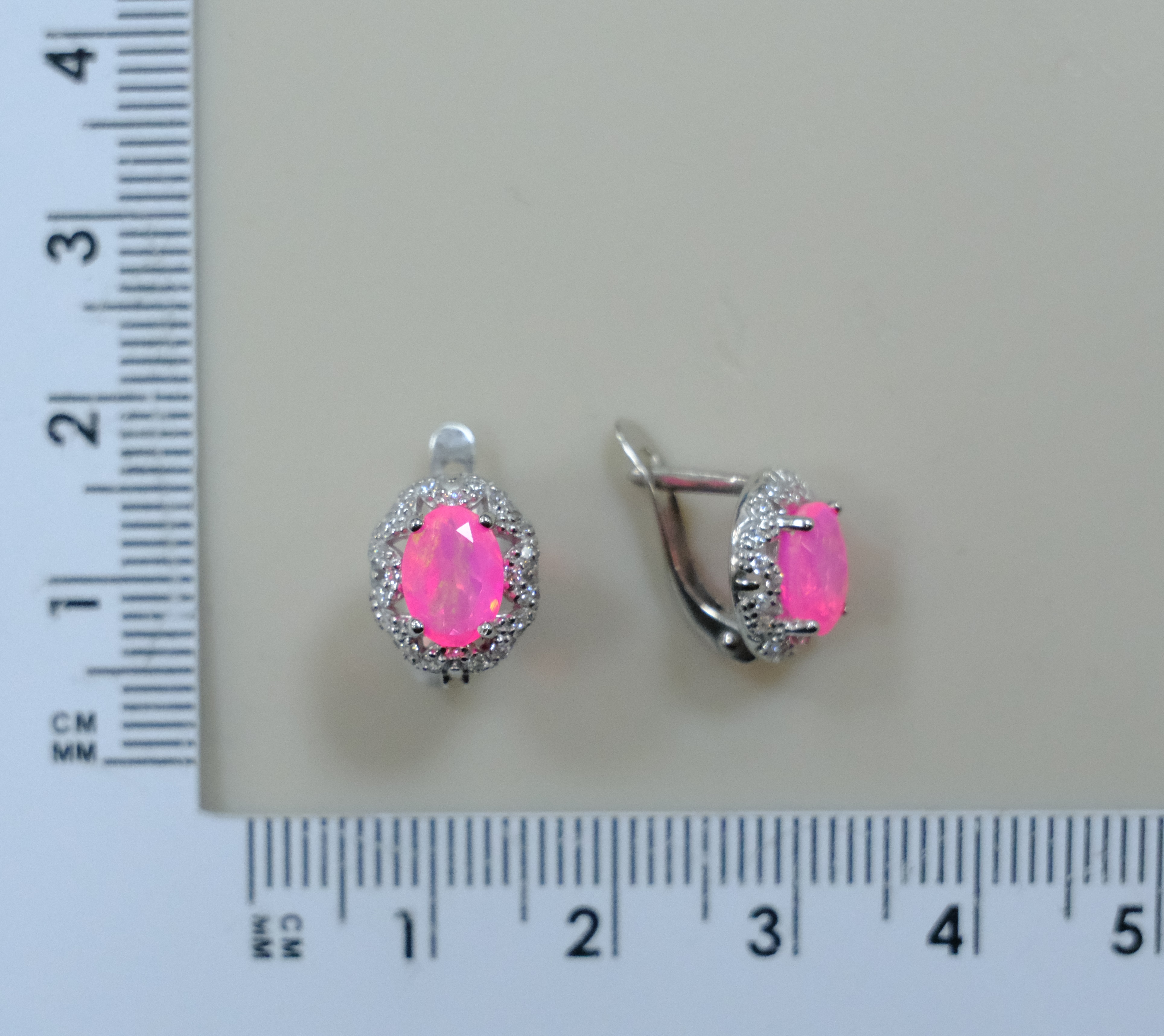 Серебряные серьги с розовыми опалами